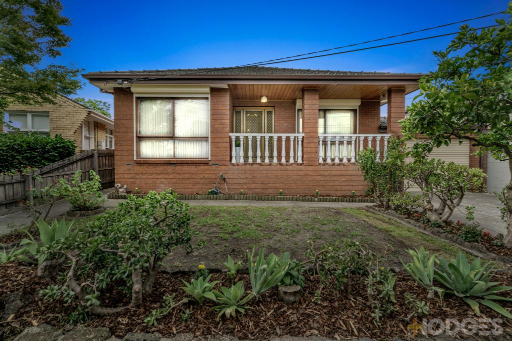 17 DEWRANG ST, CHELTENHAM, VIC 3192