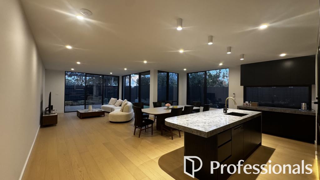 15B WALLABAH ST, MOUNT WAVERLEY, VIC 3149