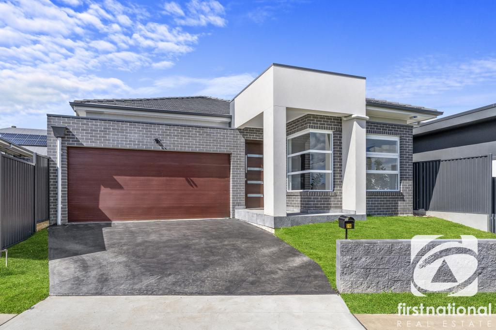 2B SALMON ST, ORAN PARK, NSW 2570