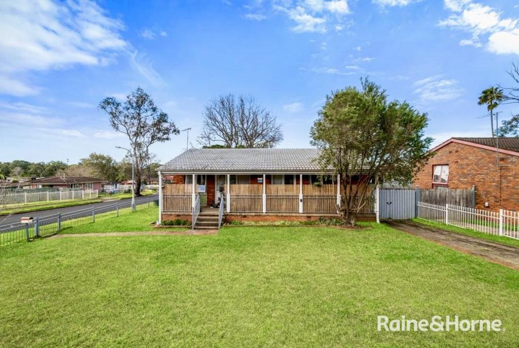 33 Cottonwood Cres, Macquarie Fields, NSW 2564