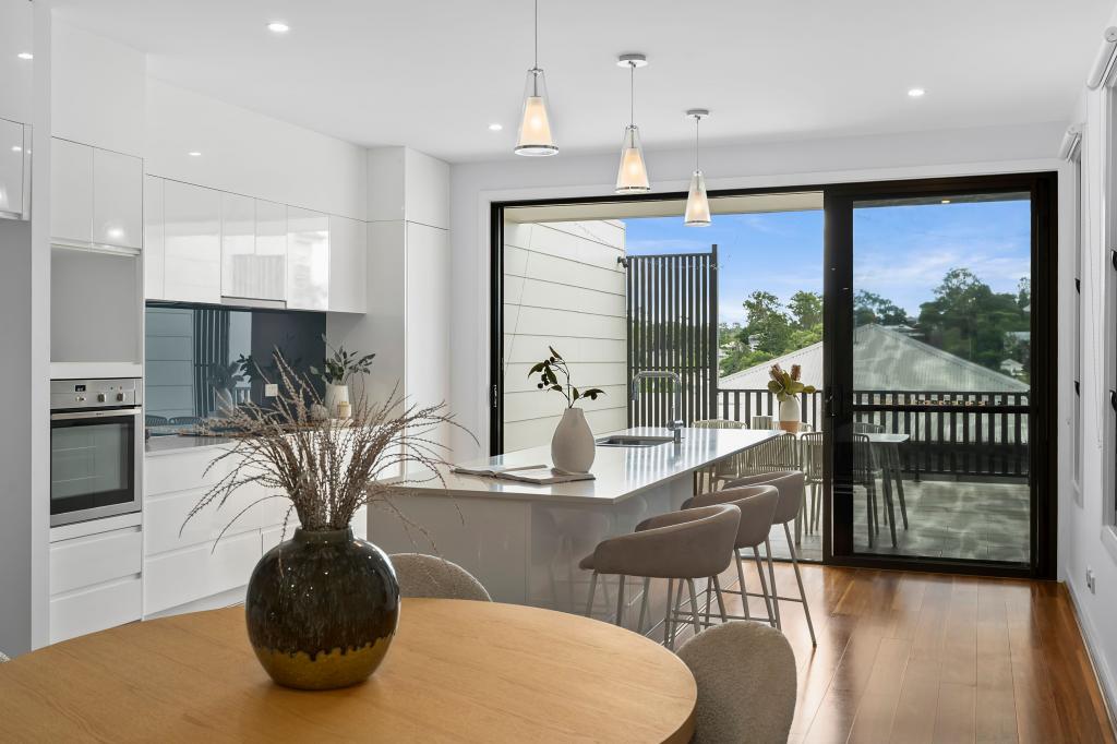 19 VICTORIA CRES, TOOWONG, QLD 4066