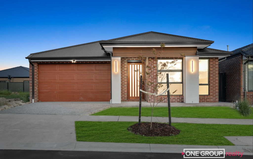 24 BLOODWOOD ST, KALKALLO, VIC 3064