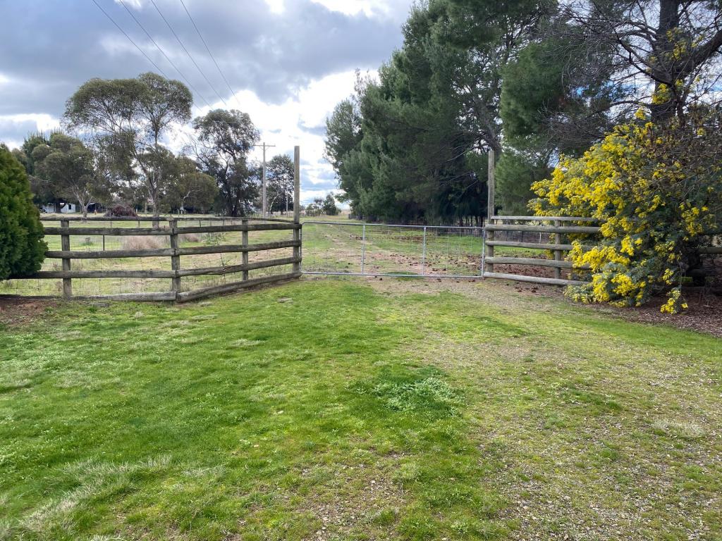 17 HONNIBALL DR, TOCUMWAL, NSW 2714