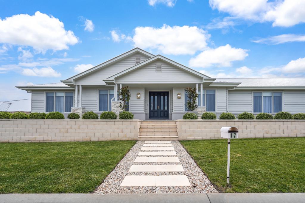 17 IGNATIUS PL, KELSO, NSW 2795