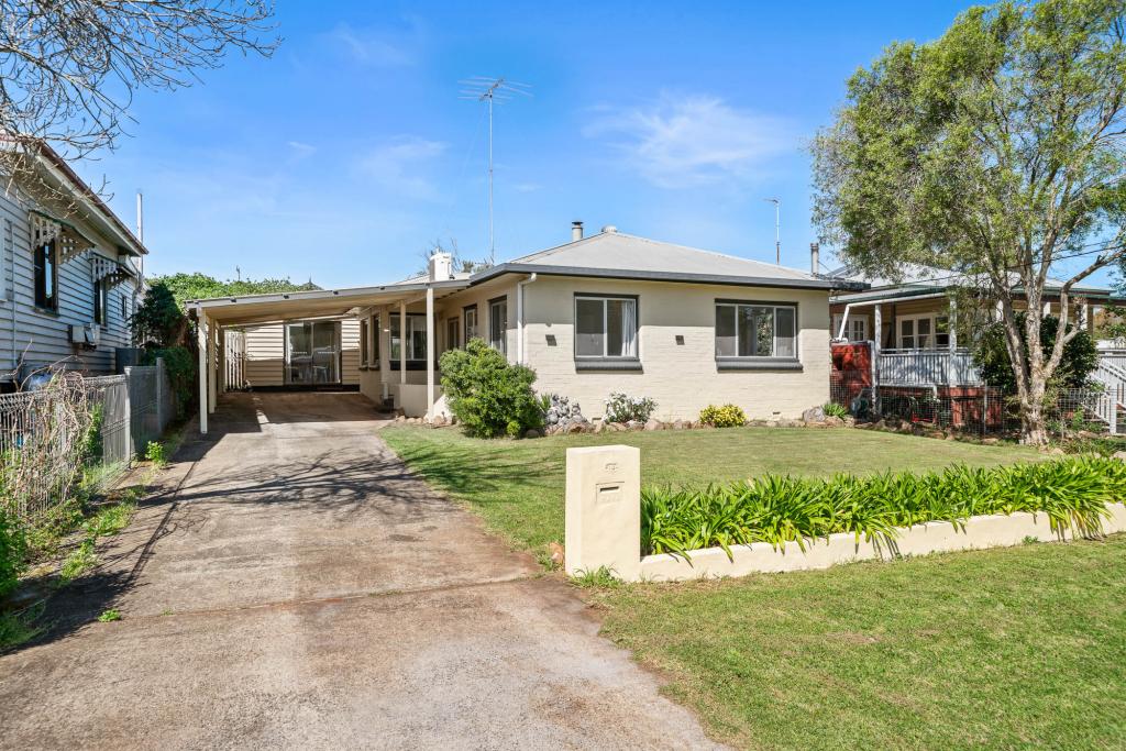 10 Cannon St, Rangeville, QLD 4350