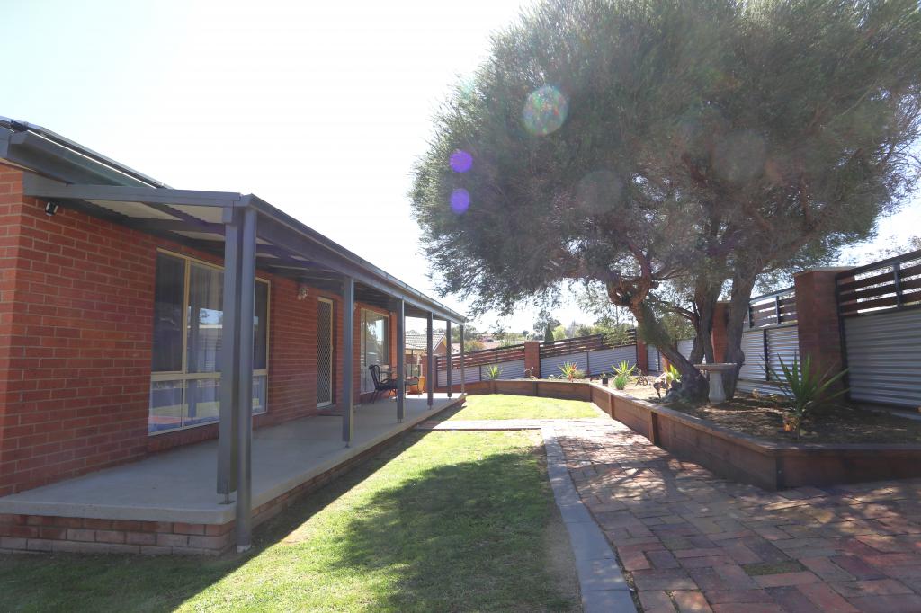 92 Blackett Ave, Young, NSW 2594