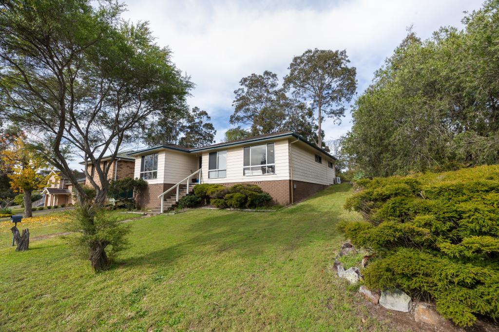 2 Leeward Cl, Woodrising, NSW 2284