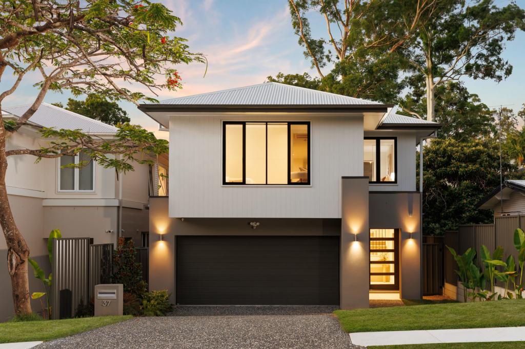 37 Fawkner St, Chapel Hill, QLD 4069