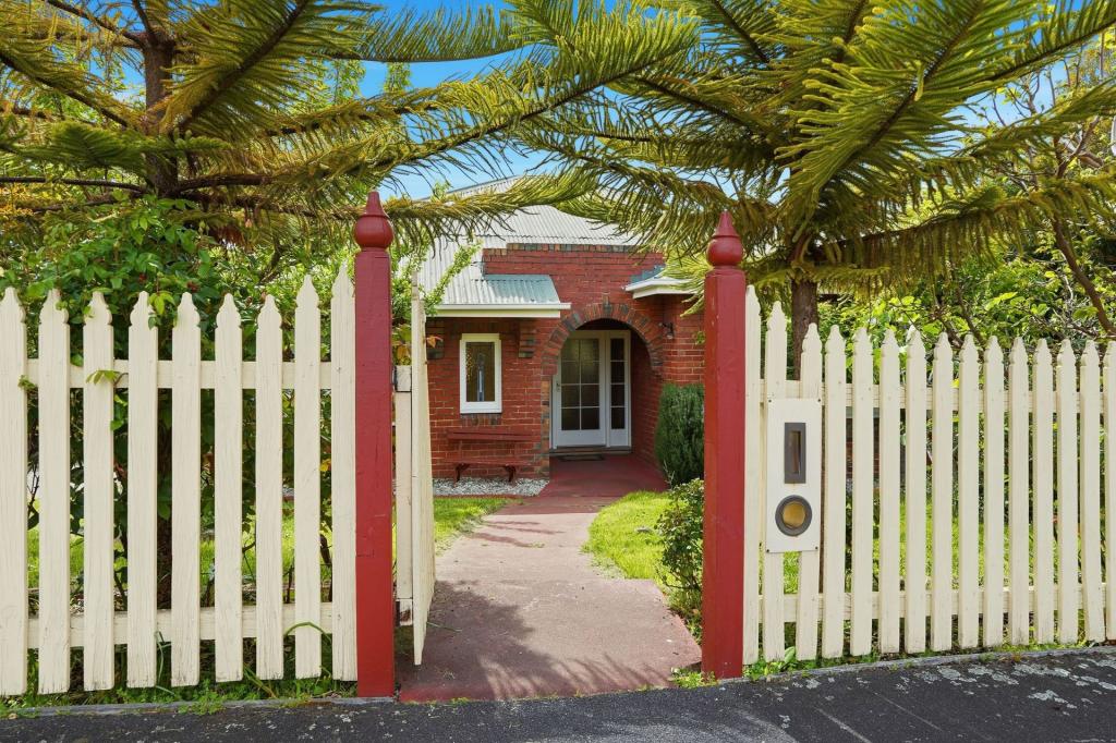 2 LASSWADE AVE, SANDY BAY, TAS 7005