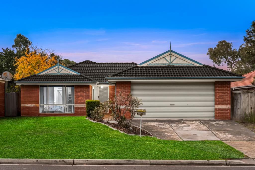 18 Carboni Cres, Lynbrook, VIC 3975