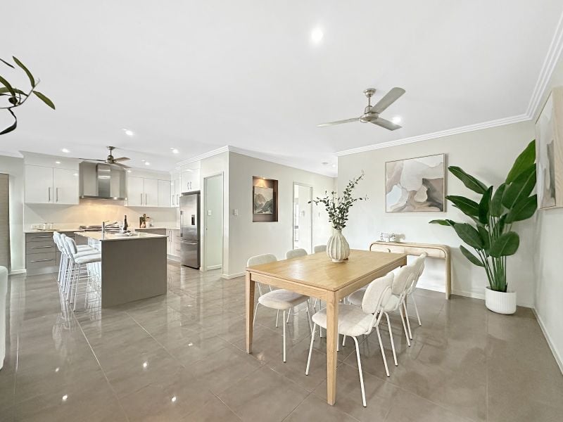 3-5 Henrietta Pl, Mooroobool, QLD 4870