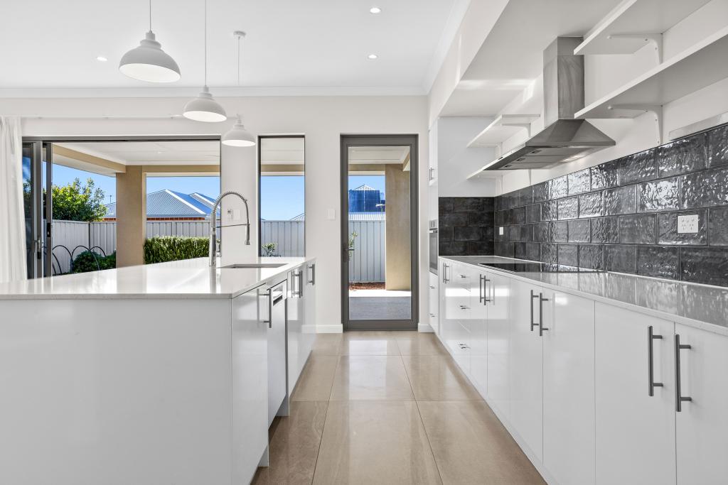 7 Pinnacle Rd, Coogee, WA 6166
