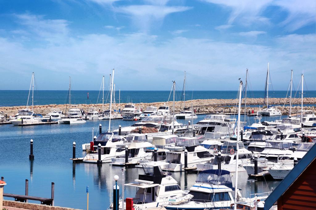 221/68 Southside Dr, Hillarys, WA 6025