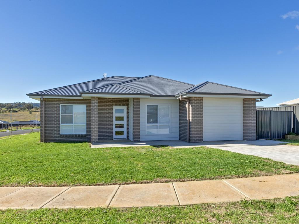 2/40 EVESHAM CCT, NORTH TAMWORTH, NSW 2340