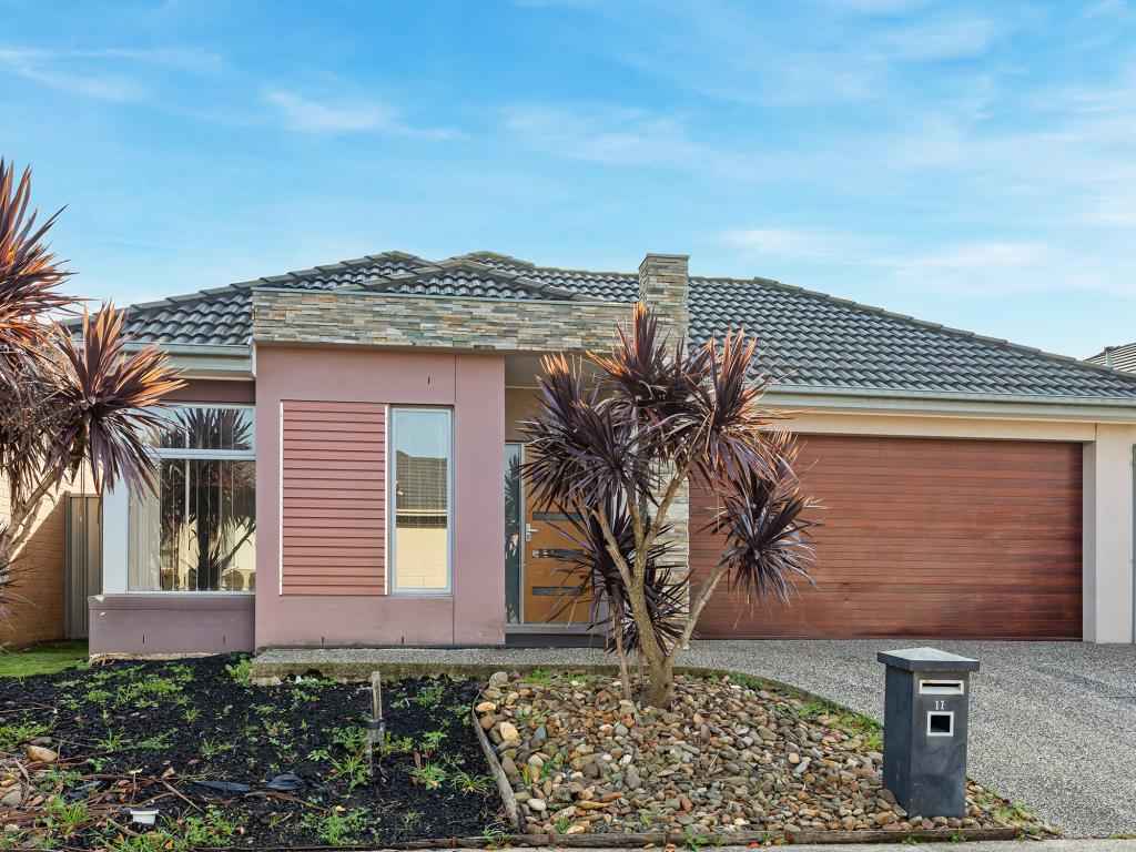 11 RUTHERGLEN WAY, CAROLINE SPRINGS, VIC 3023