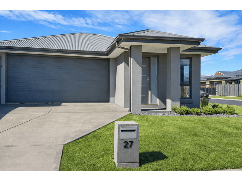 27 FLANAGAN ST, TARNEIT, VIC 3029