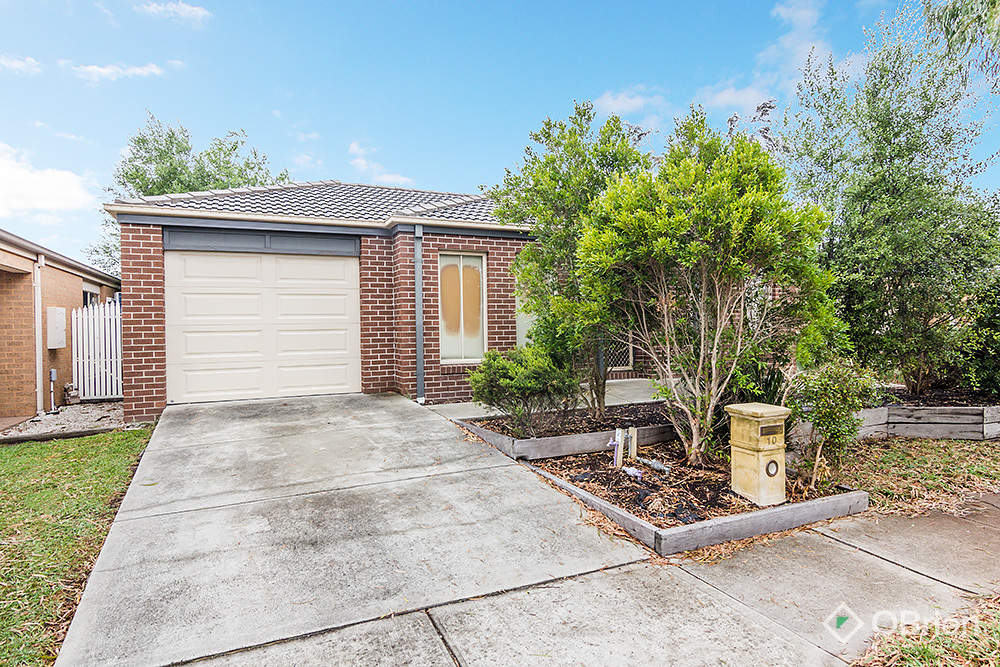 10 Maddock Dr, Cranbourne East, VIC 3977