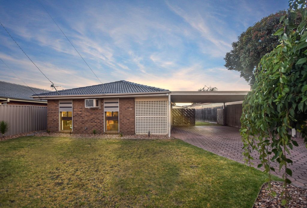 7 Roscrea Rd, Melton, VIC 3337