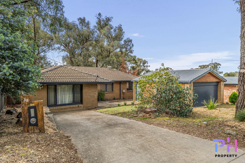 38 SHELLEY ST, SPRING GULLY, VIC 3550