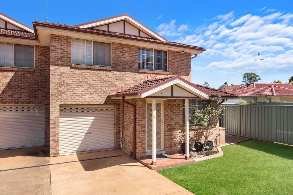 4/25 STANBURY PL, QUAKERS HILL, NSW 2763