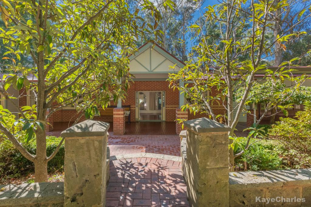 32 Emerald-Monbulk Rd, Emerald, VIC 3782