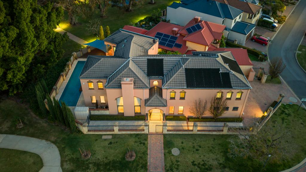 1 Waterway Cres, Ascot, WA 6104