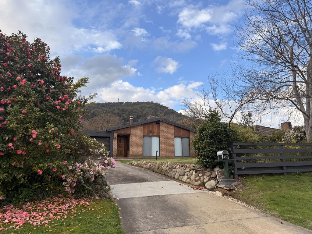 21 Mountbatten Ave, Bright, VIC 3741