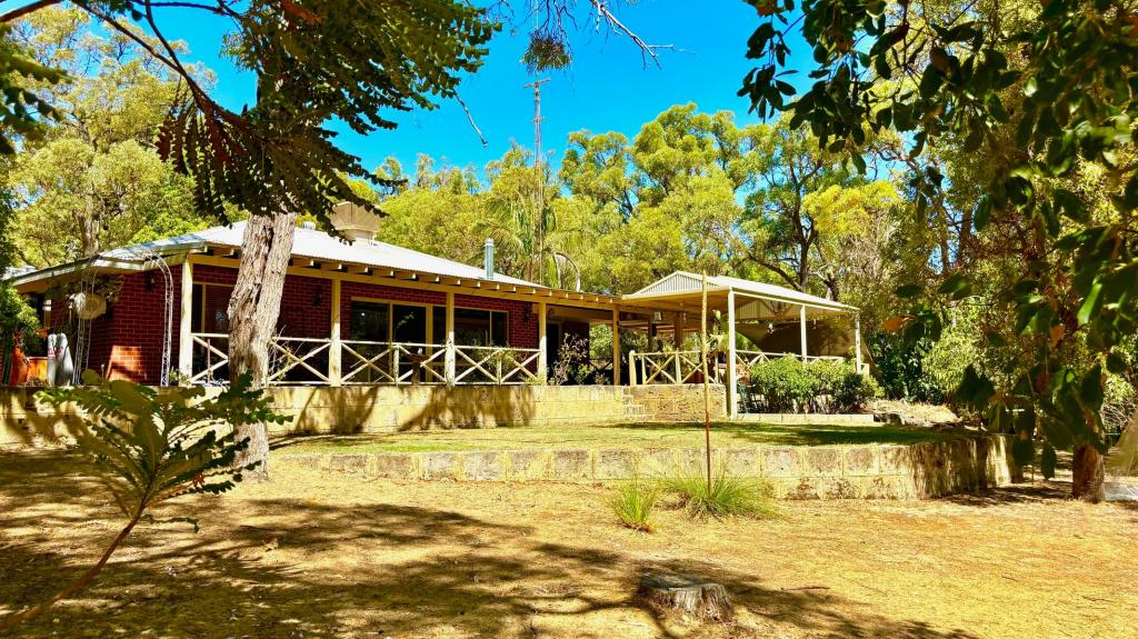 22 Russell Dr, Waroona, WA 6215