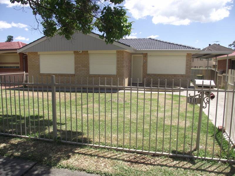 10 Coolatai Cres, Bossley Park, NSW 2176