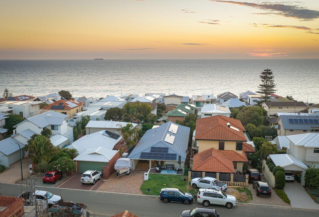 10 Floyd St, Trigg, WA 6029