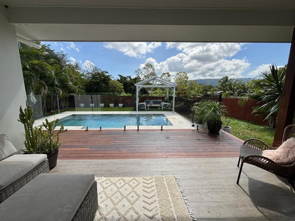4 Springfield Cct, Cannonvale, QLD 4802