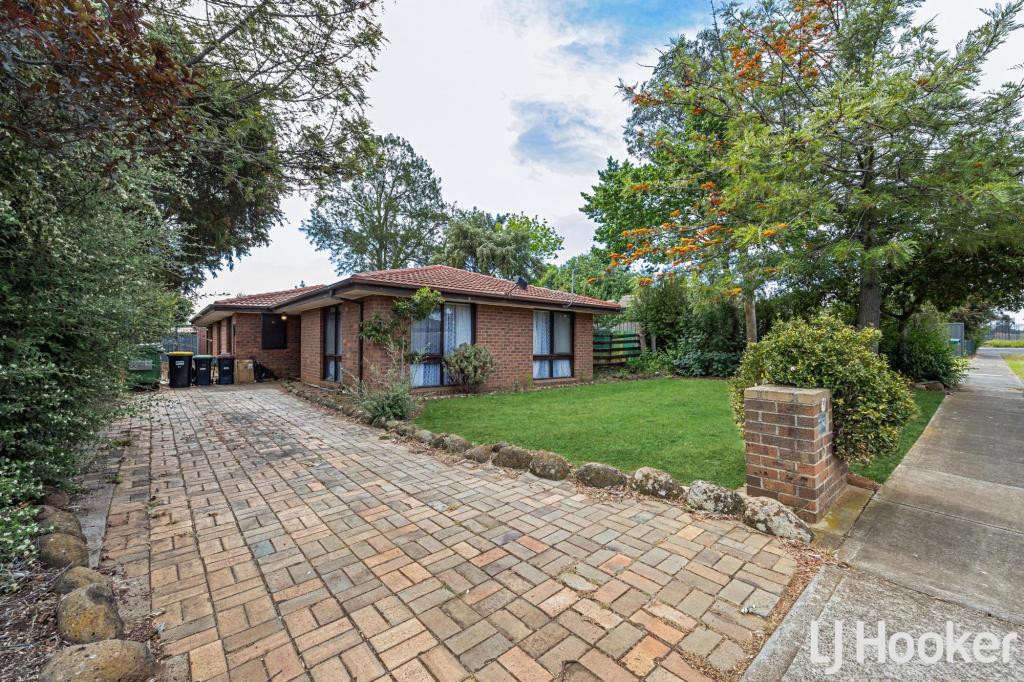 61 Marina Dr, Melton, VIC 3337