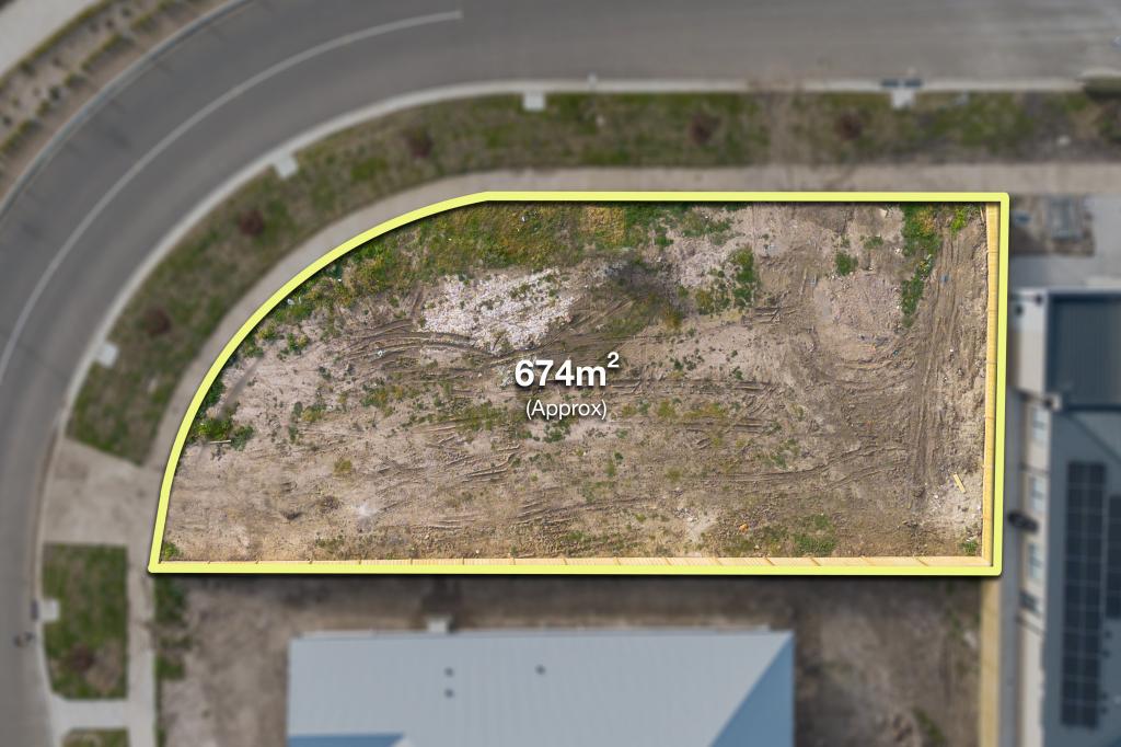32 BUCKLAND BVD, GISBORNE, VIC 3437