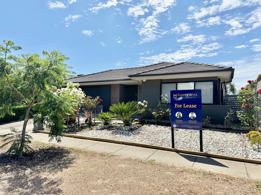 4 COGLEY ST, MANOR LAKES, VIC 3024