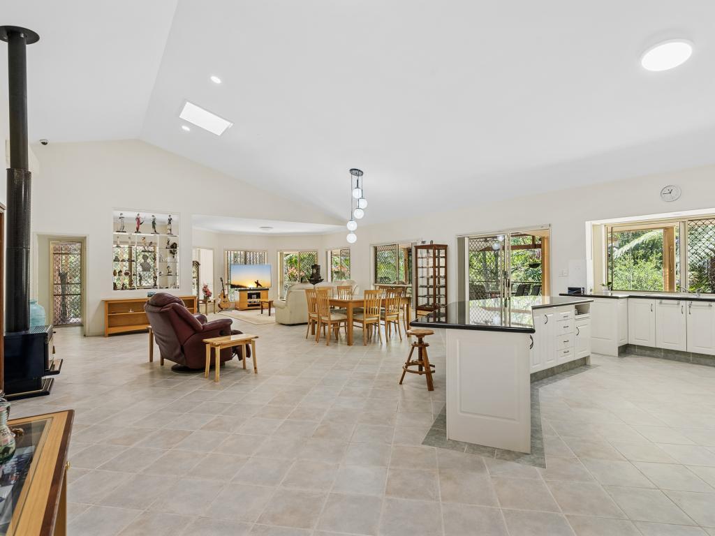 1 ACMENA CT, ELANORA, QLD 4221