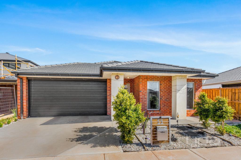 11 STOCKPORT CRES, THORNHILL PARK, VIC 3335