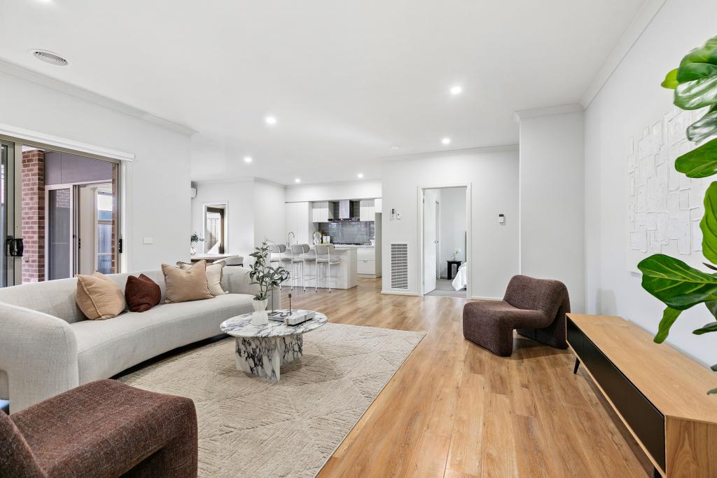 121 BLOSSOM DR, GREENVALE, VIC 3059