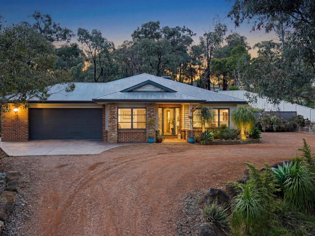 8 Arbor Pl, White Hills, VIC 3550