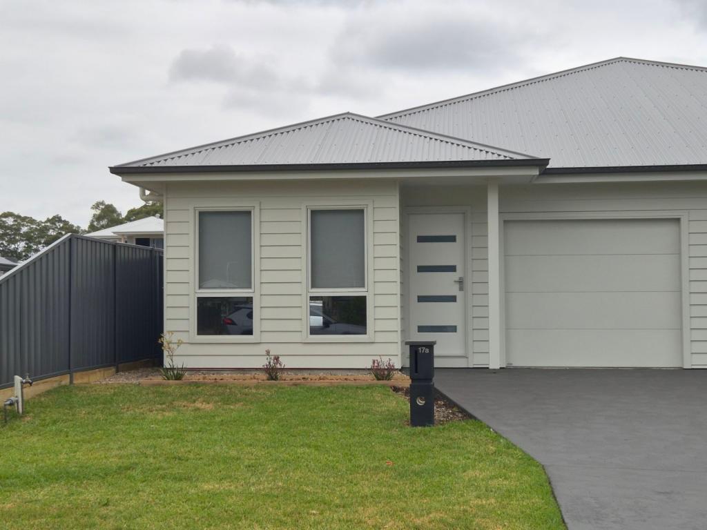 17a Gipsy Moth St, Badagarang, NSW 2540