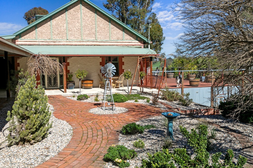 18 Popes Hill Rd, Watervale, SA 5452