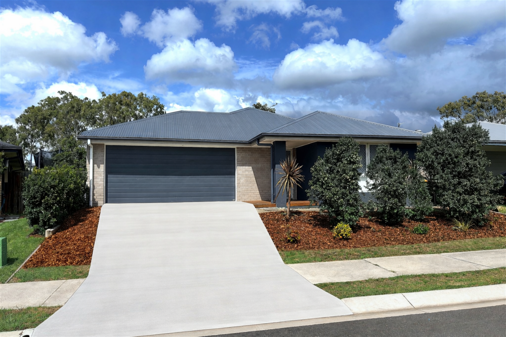 377 Binnies Rd, Deebing Heights, QLD 4306
