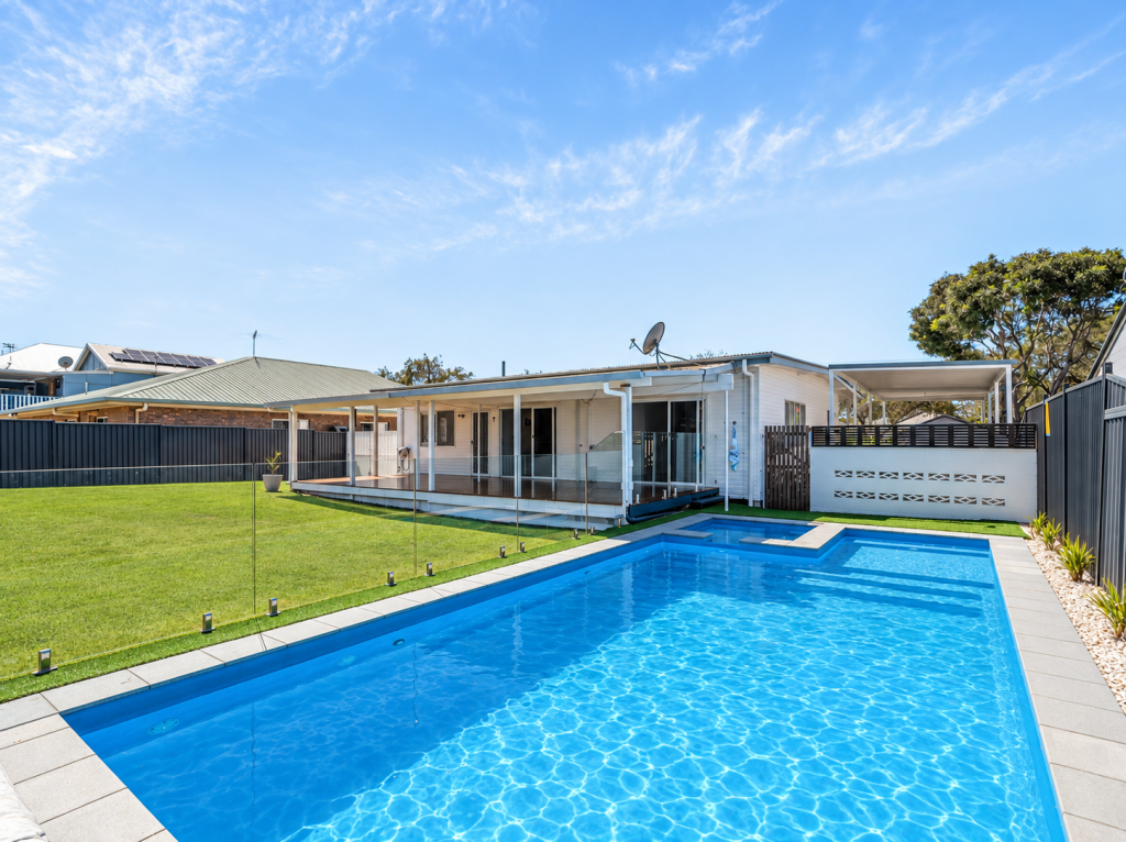 18 Yacht St, Clontarf, QLD 4019
