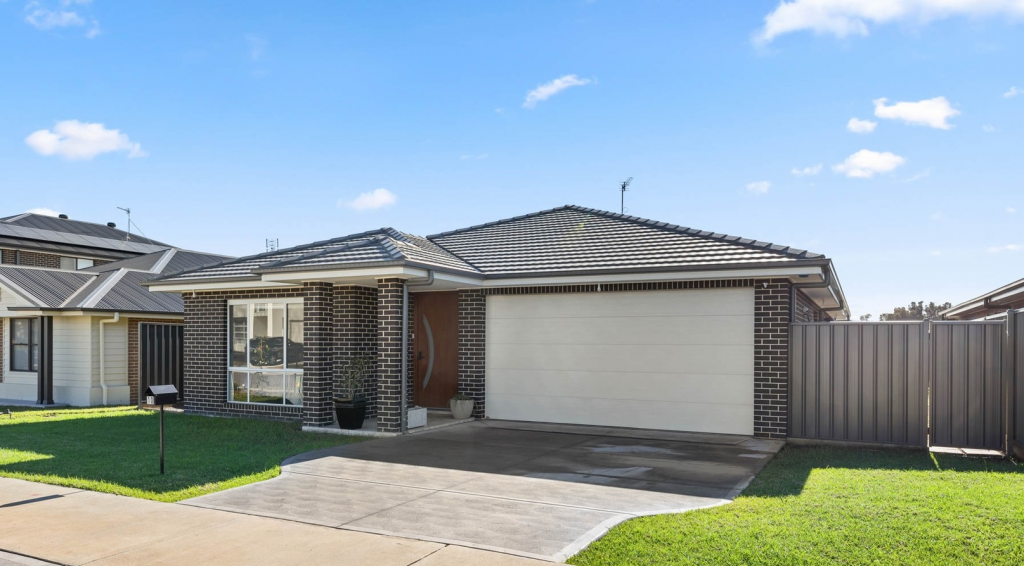 10 GREGORY RD, LOCHINVAR, NSW 2321