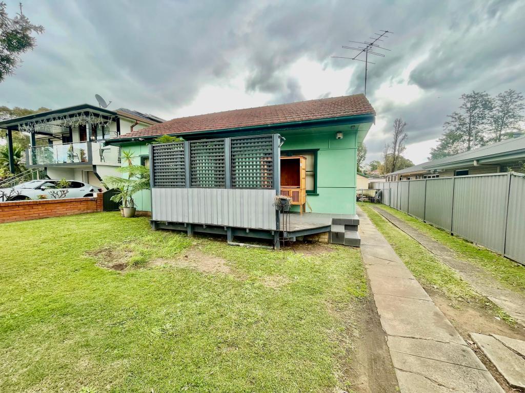 4 Macklin St, Pendle Hill, NSW 2145