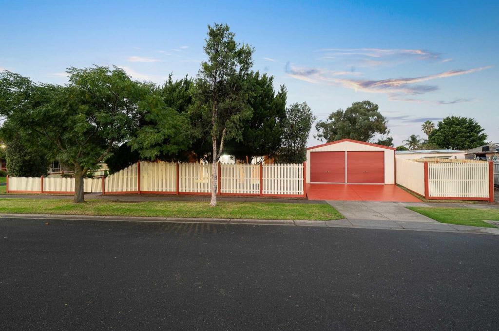 2 Naila Ct, Cranbourne North, VIC 3977