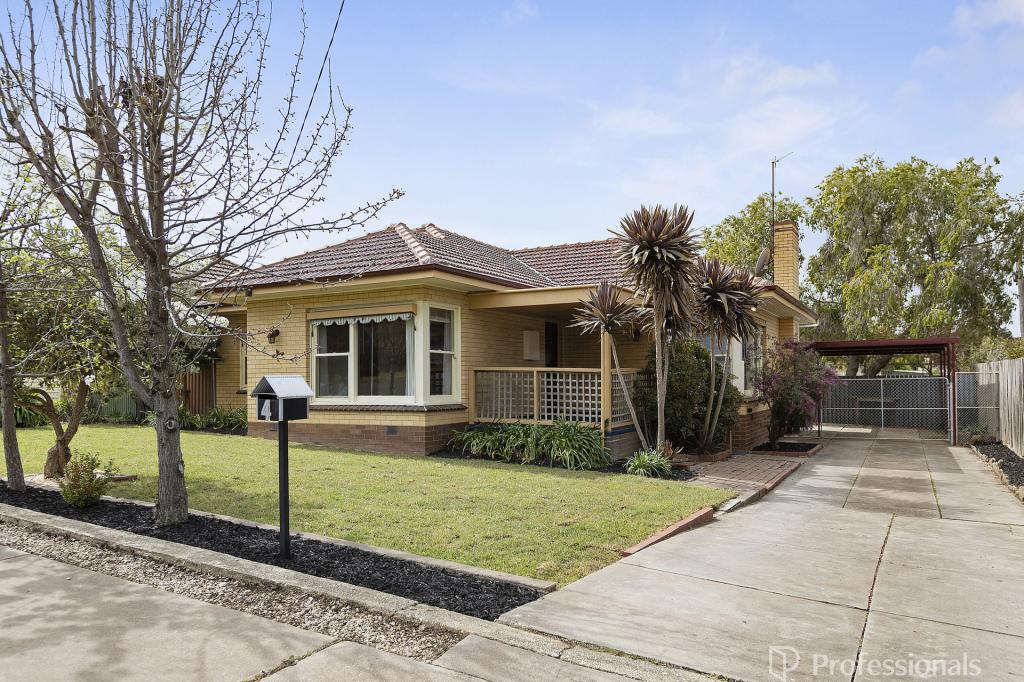 4 LAIDLAW ST, MARYBOROUGH, VIC 3465