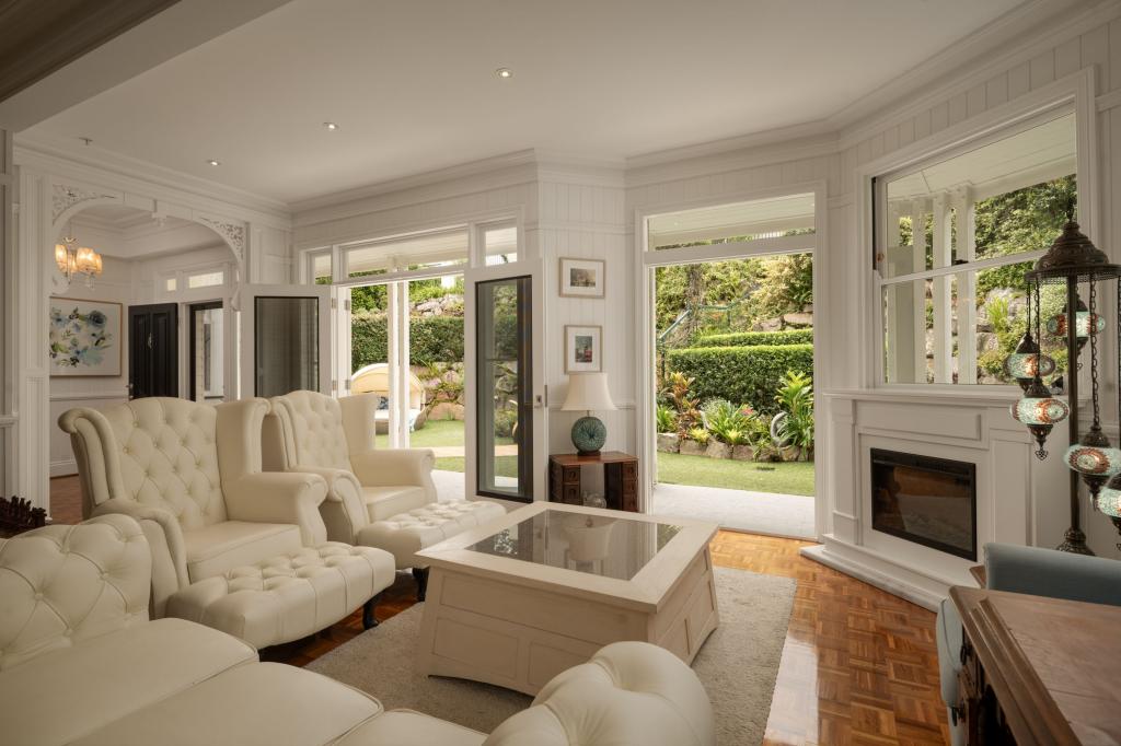 81 Hipwood Ave, Coorparoo, QLD 4151