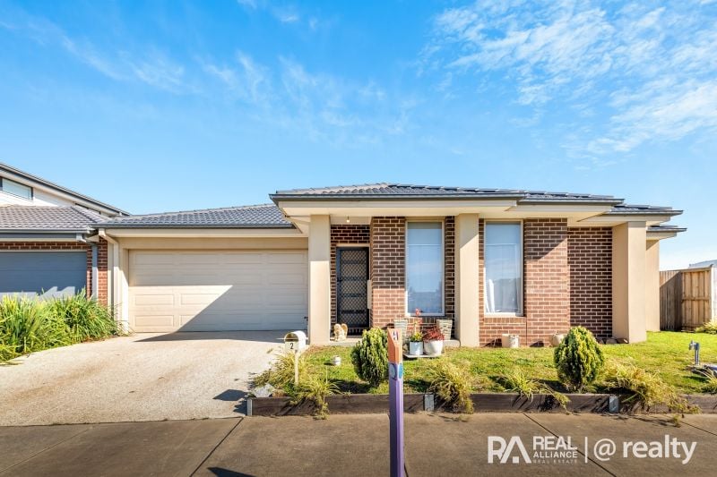 2 Catees St, Clyde North, VIC 3978