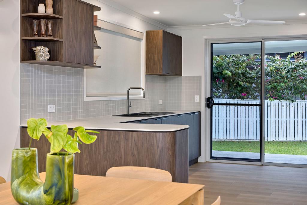 2a Byrnes Cl, Whitfield, QLD 4870