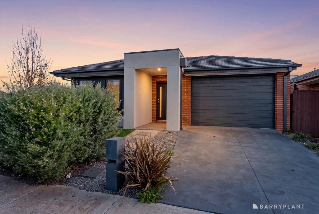 56 WINGFIELD DR, THORNHILL PARK, VIC 3335